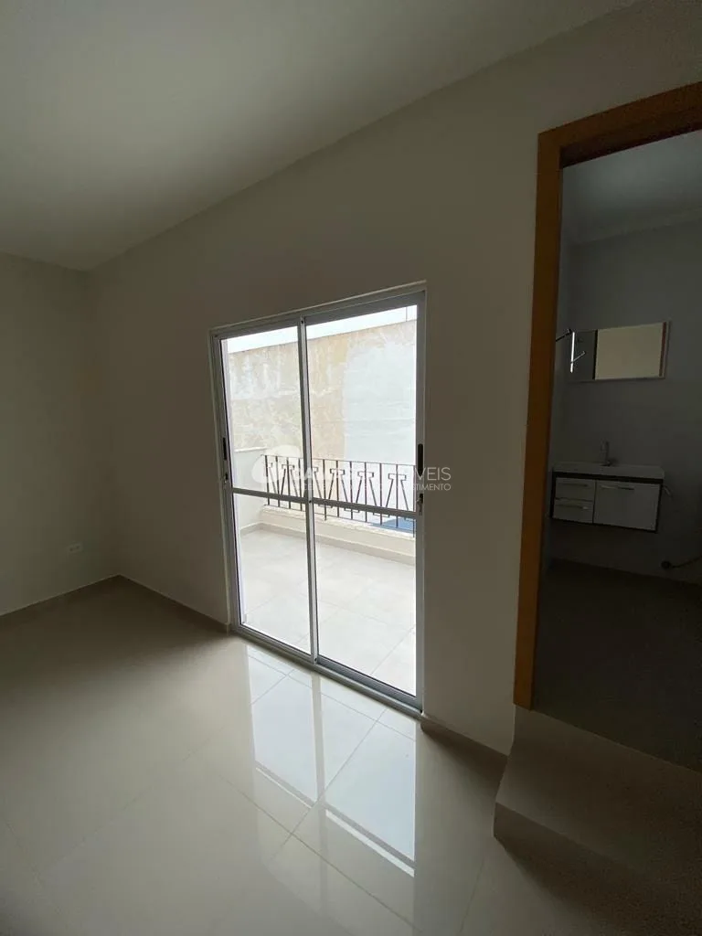 Sobrado à venda e locação, com 400 m² de área total, 3 Quartos, 1 Suíte, 6 Vagas, Parque Bandeirante, Santo André - SP