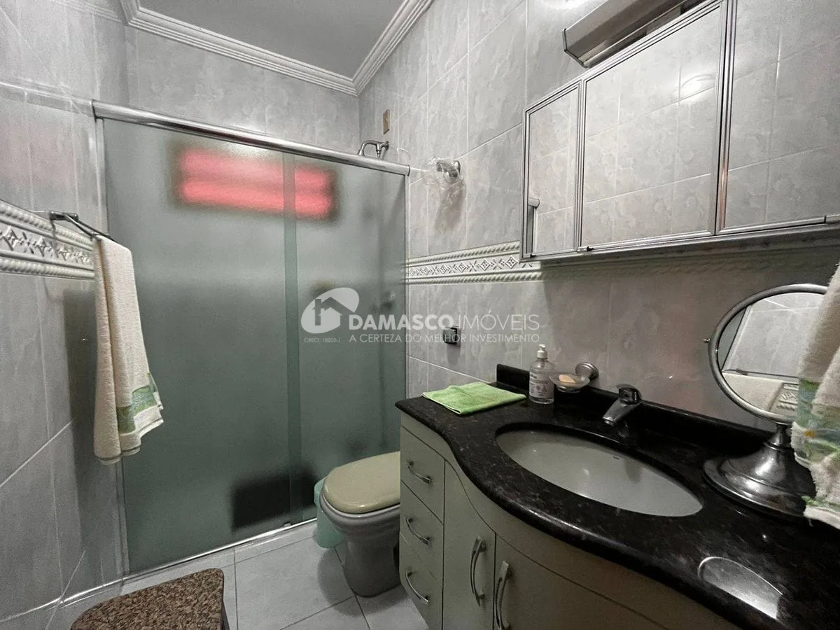 Casa térrea com 4 dorm, 2 suítes, 5 vagas no bairro Olímpico