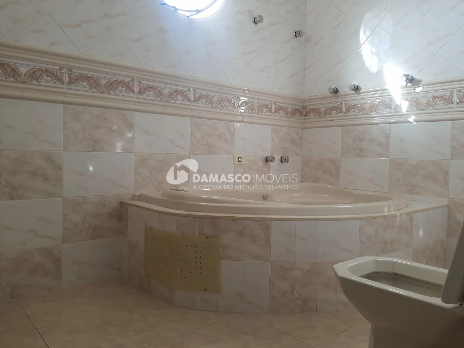 Sobrado à venda 3 Quartos, 1 Suite, 12 Vagas, 300M², Cerâmica, São Caetano do Sul - SP