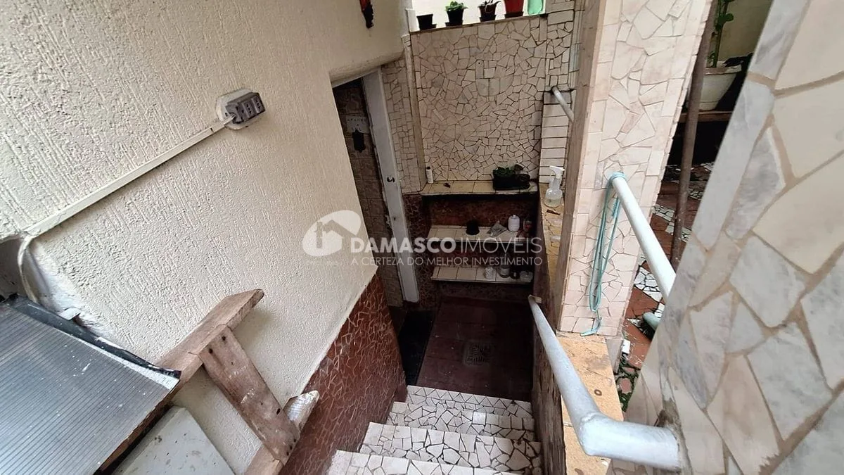 IMÓVEL TÉRREO NO BAIRRO SANTA PAULA COM DUAS CASAS E SALÃO COML