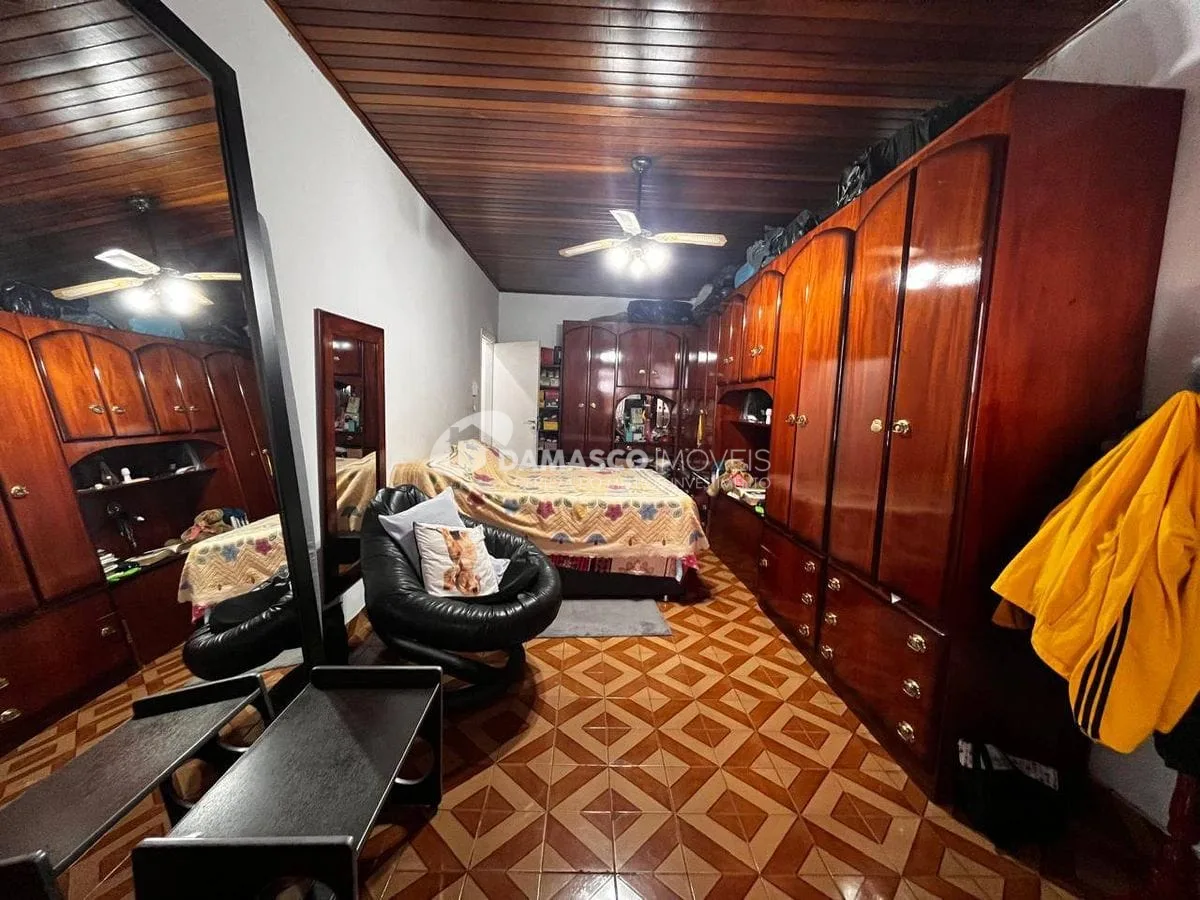 Casa térrea a venda com amplo quintal