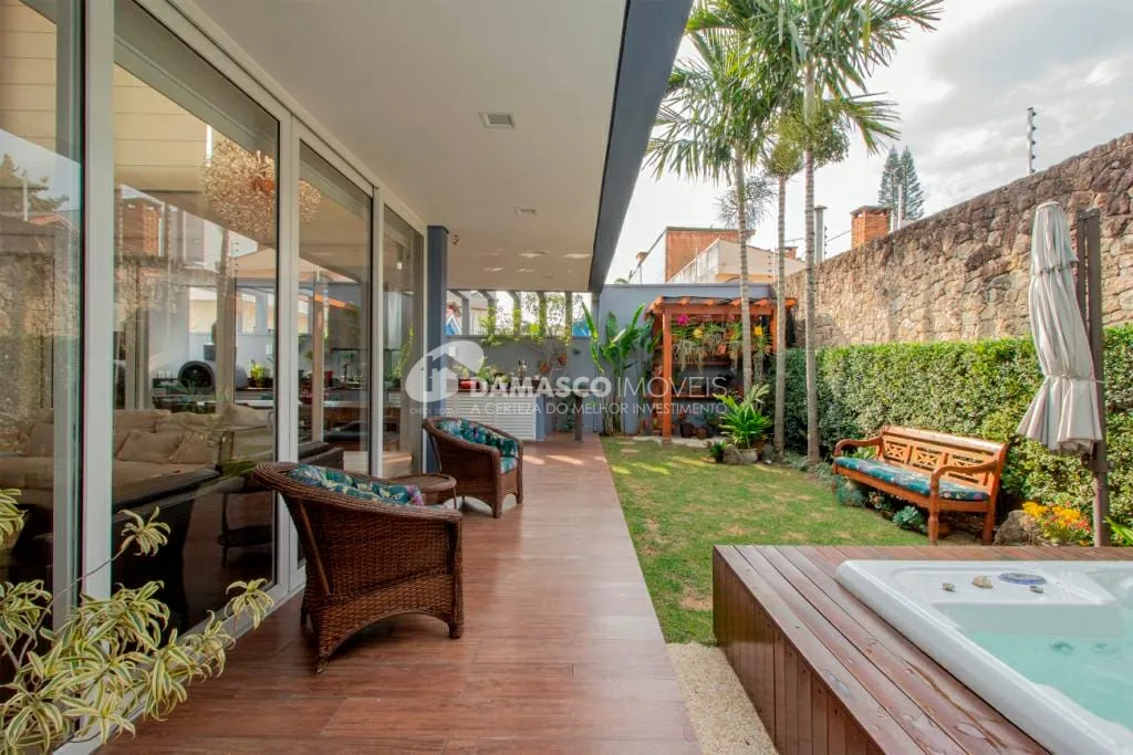 Sobrado à venda 4 Quartos, 4 Suites, 6 Vagas, 550M², Jardim São Caetano, São Caetano do Sul - SP
