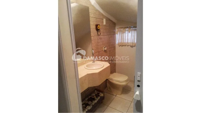 Sobrado à venda 3 Quartos, 1 Suite, 5 Vagas, 226M², Santa Maria, Santo André - SP