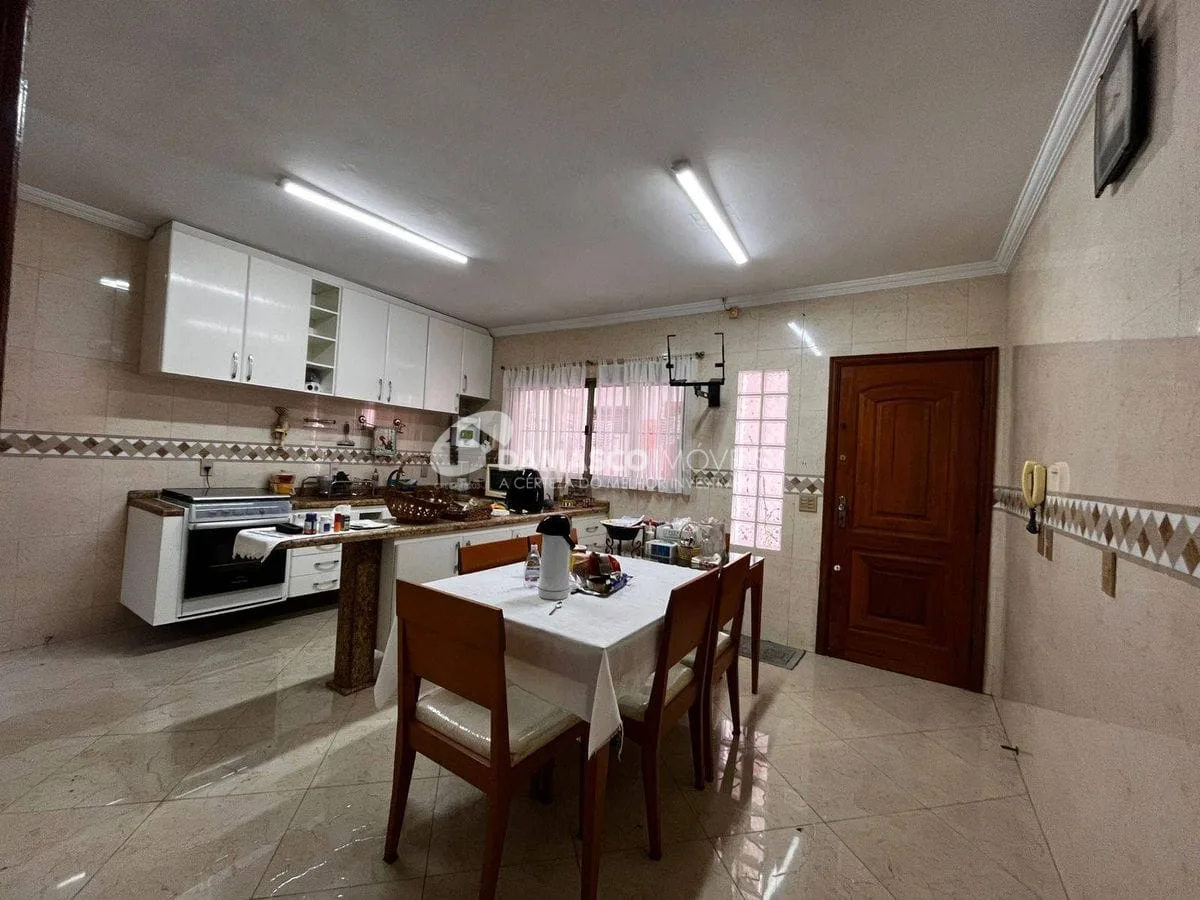 Casa térrea com 4 dorm, 2 suítes, 5 vagas no bairro Olímpico