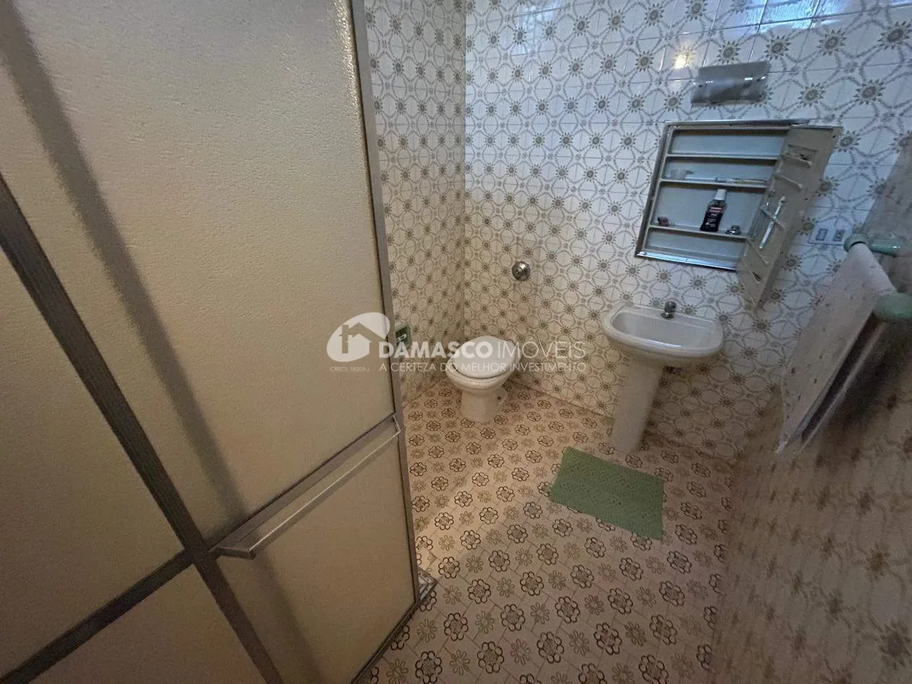 Sobrado à  venda com 178m² de área útil, 2 quartos, 3 vagas, próximo do Complexo Poliesportivo Lauro Gomes, no Bairro Olímpico, em São Caetano do Sul, SP