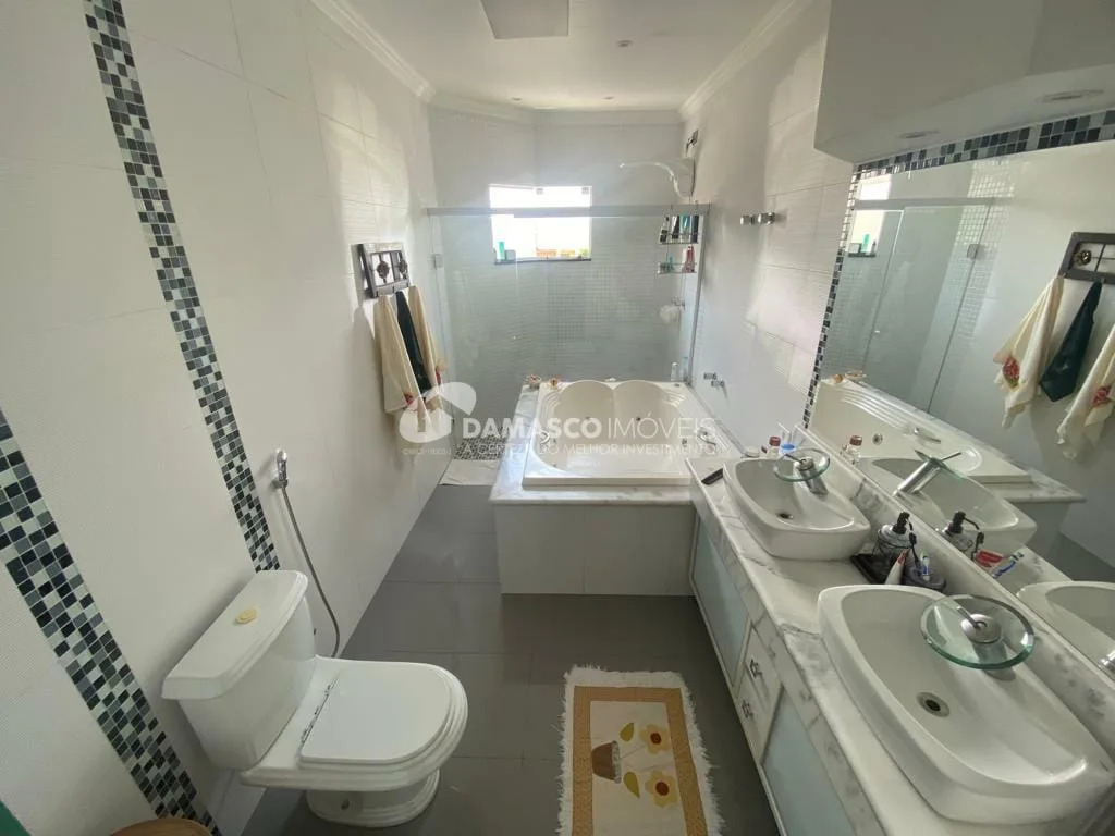 Sobrado à venda 3 Quartos, 3 Suites, 4 Vagas, 347M², Campestre, Santo André - SP