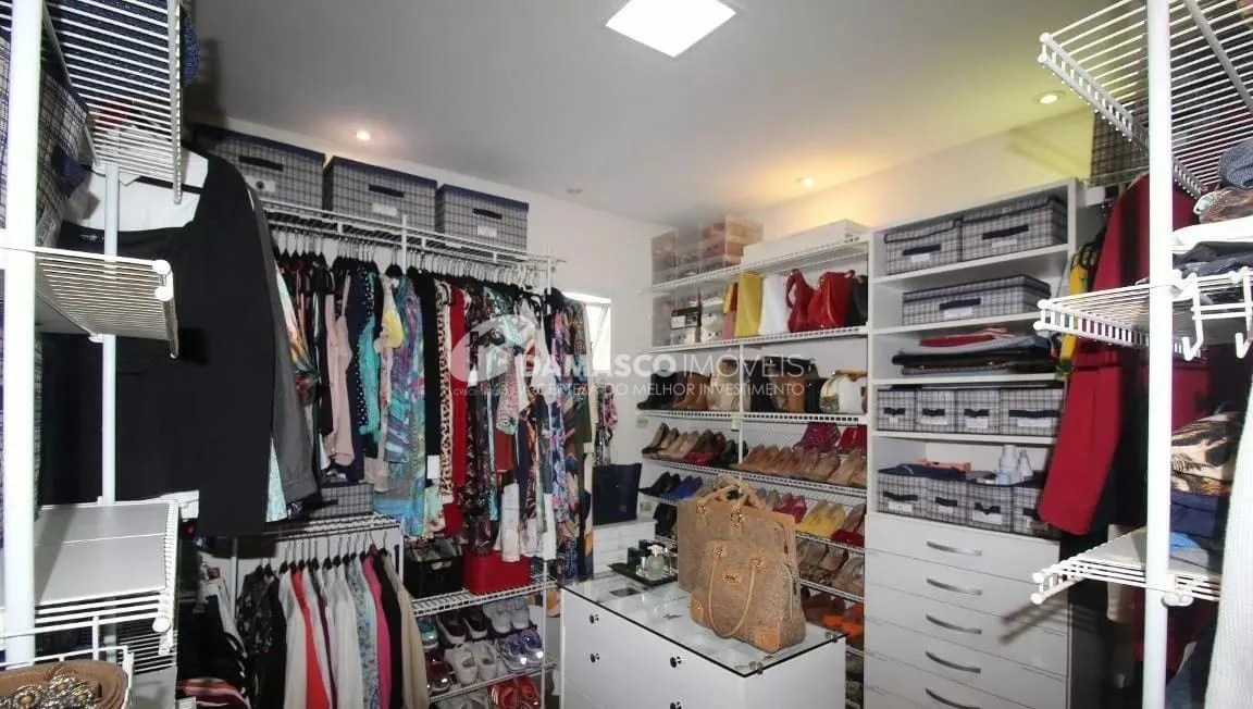 Sobrado à venda 4 Quartos, 1 Suite, 3 Vagas, 240M², Cerâmica, São Caetano do Sul - SP