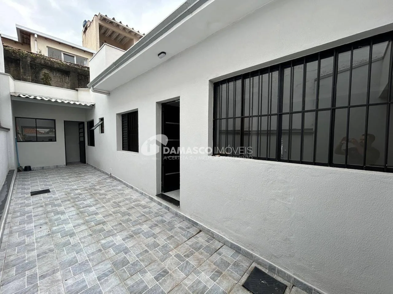Casa Térrea Reformada à Venda na Nova Gerty, São Caetano do Sul | 2 Dormitórios | 2 Vagas