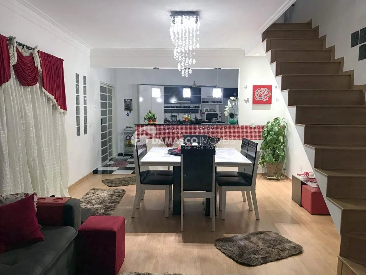 Sobrado à Venda 3 Quartos, 3 Suites, 6 Vagas, Nova Gerty, São Caetano do Sul - SP