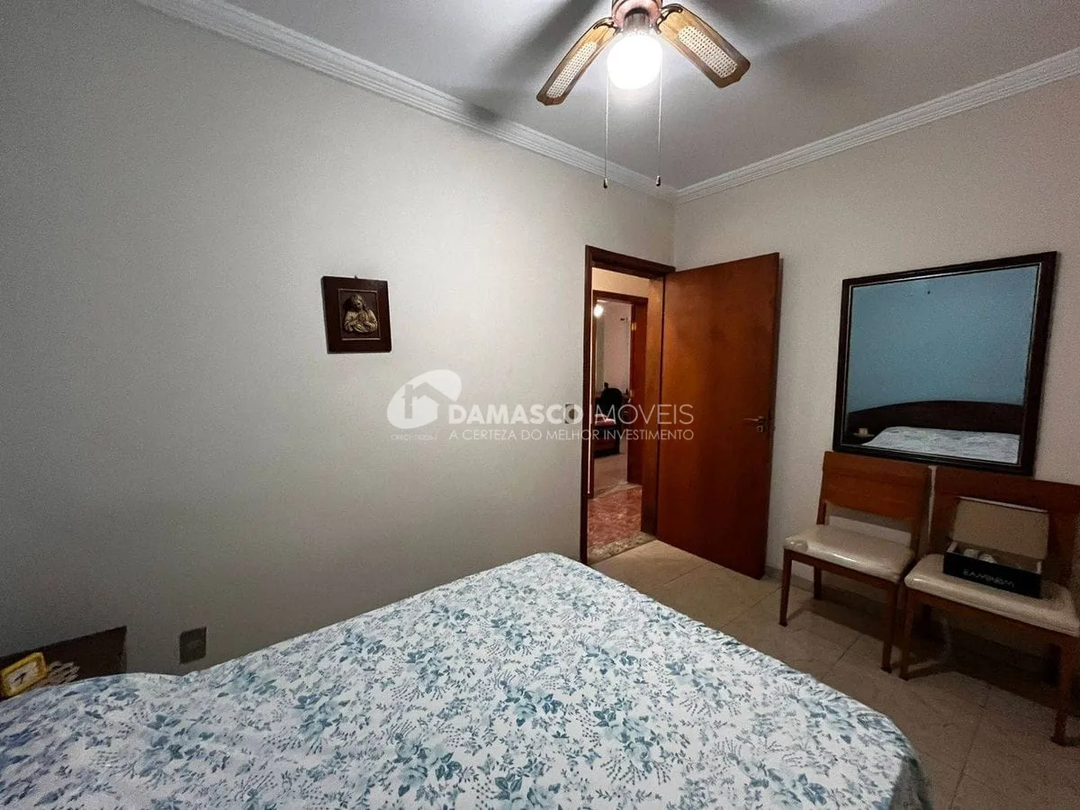 Casa térrea com 4 dorm, 2 suítes, 5 vagas no bairro Olímpico