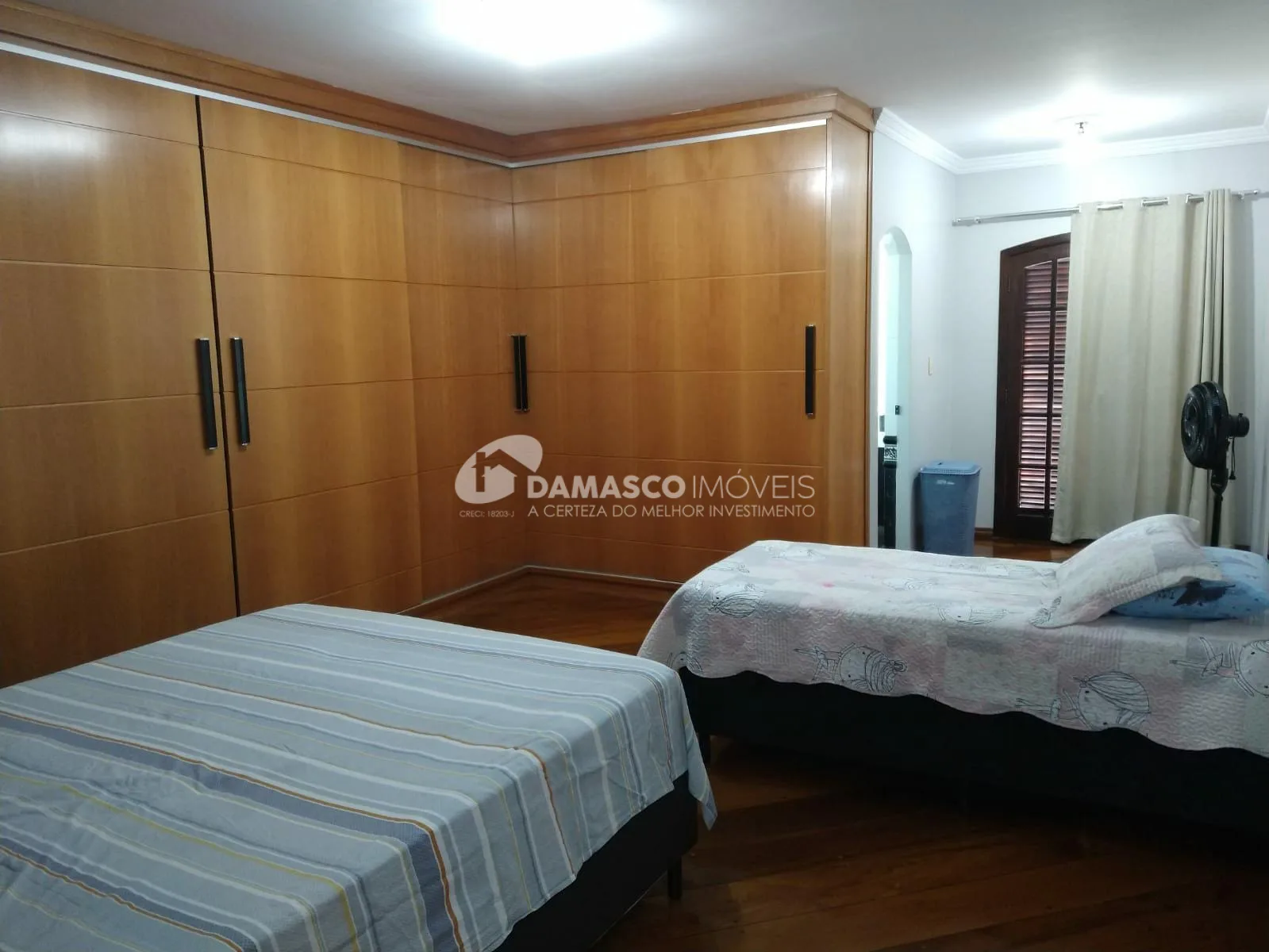 Sobrado à venda 2 Quartos, 1 Suite, 6 Vagas, 345M², Nova Gerty, São Caetano do Sul - SP