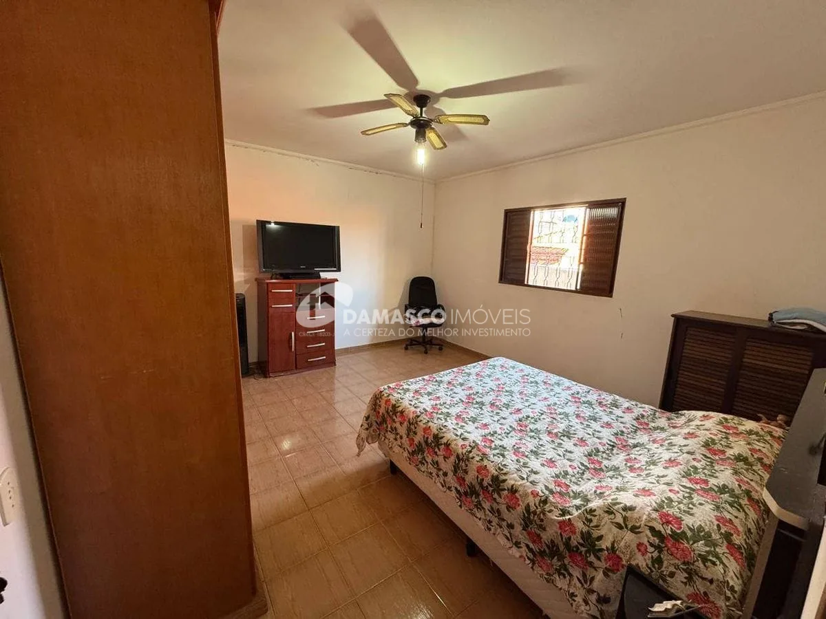 Casa Assobradada no bairro Olímpico