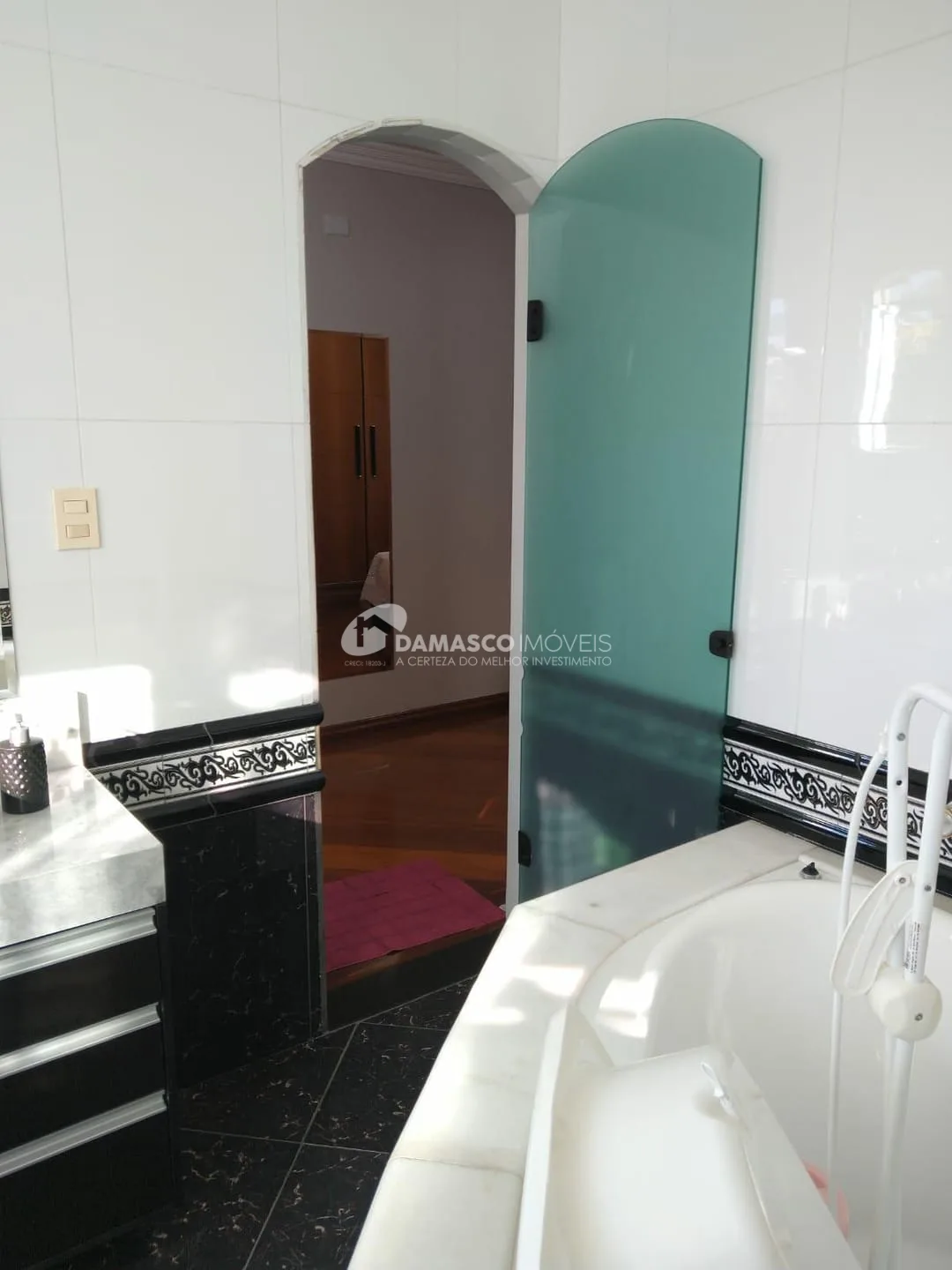Sobrado à venda 2 Quartos, 1 Suite, 6 Vagas, 345M², Nova Gerty, São Caetano do Sul - SP