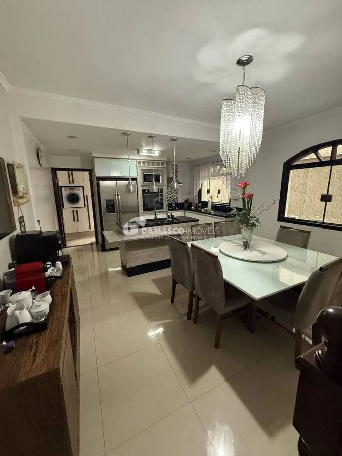 Sobrado à venda 3 Quartos, 1 Suite, 2 Vagas, 204M², Sítio da Figueira, São Paulo - SP