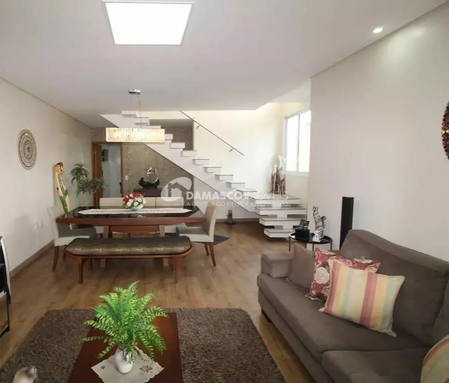 Sobrado à venda 4 Quartos, 1 Suite, 3 Vagas, 240M², Cerâmica, São Caetano do Sul - SP