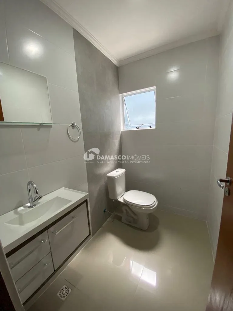 Sobrado à venda e locação, com 400 m² de área total, 3 Quartos, 1 Suíte, 6 Vagas, Parque Bandeirante, Santo André - SP