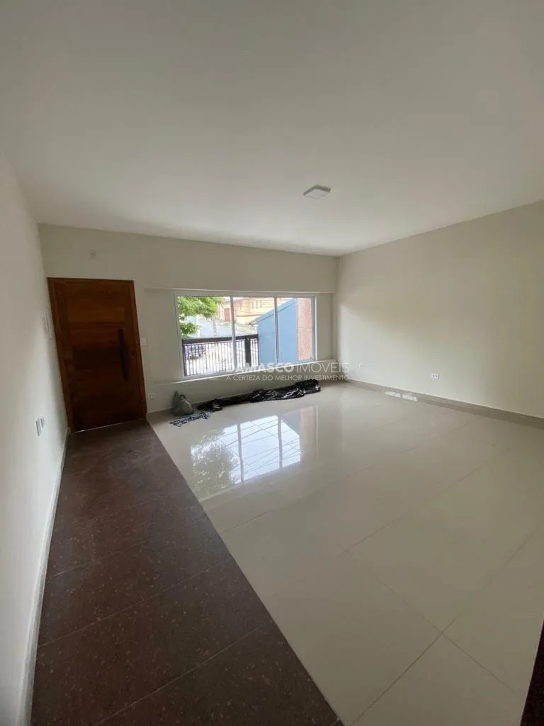 Sobrado à venda e locação, com 400 m² de área total, 3 Quartos, 1 Suíte, 6 Vagas, Parque Bandeirante, Santo André - SP