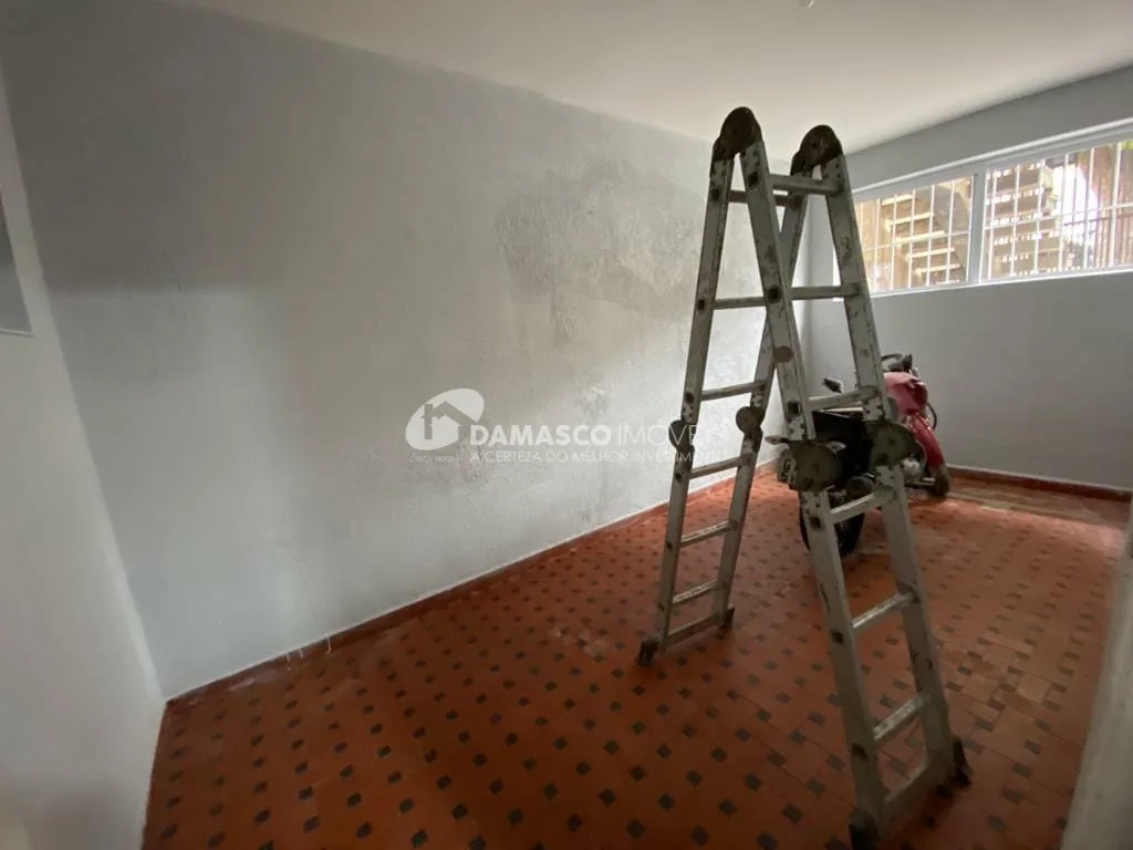 Sobrado à venda e locação, com 400 m² de área total, 3 Quartos, 1 Suíte, 6 Vagas, Parque Bandeirante, Santo André - SP