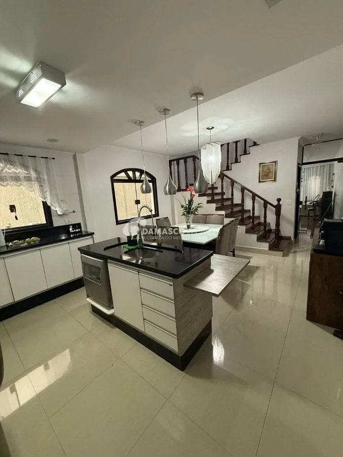 Sobrado à venda 3 Quartos, 1 Suite, 2 Vagas, 204M², Sítio da Figueira, São Paulo - SP