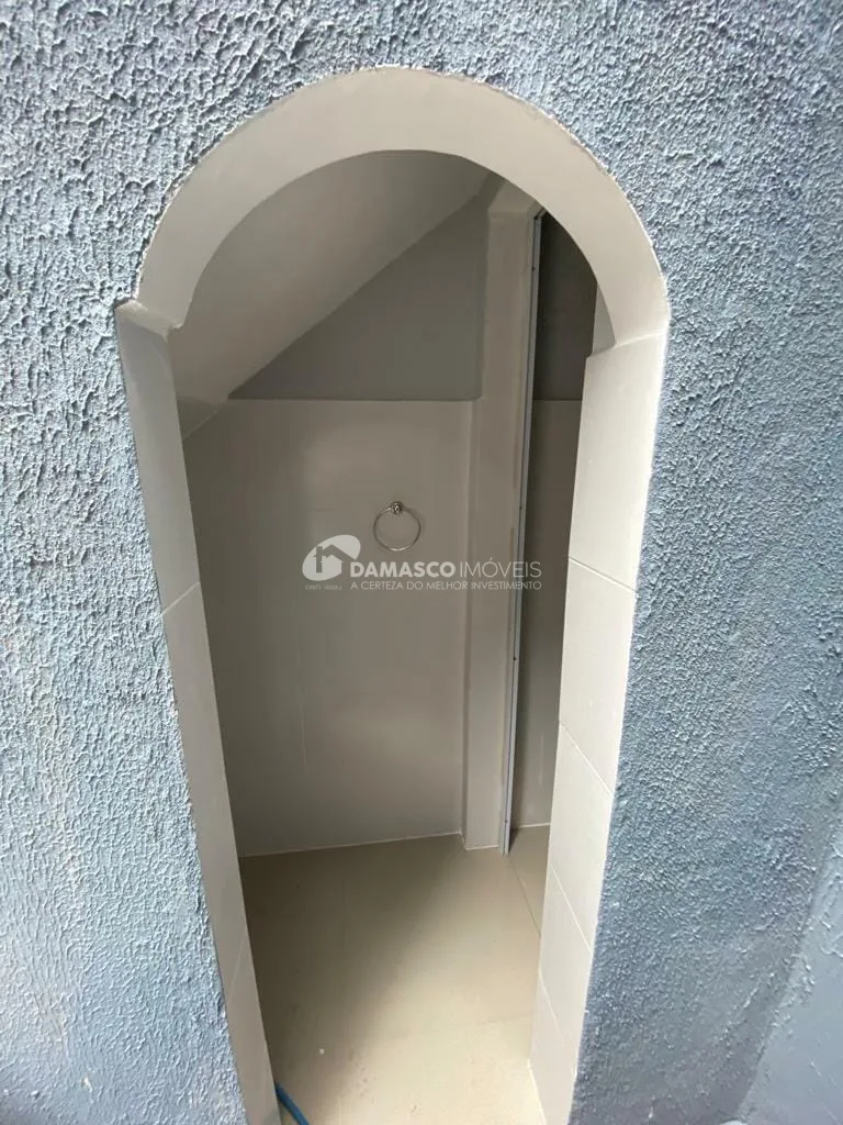 Sobrado à venda e locação, com 400 m² de área total, 3 Quartos, 1 Suíte, 6 Vagas, Parque Bandeirante, Santo André - SP