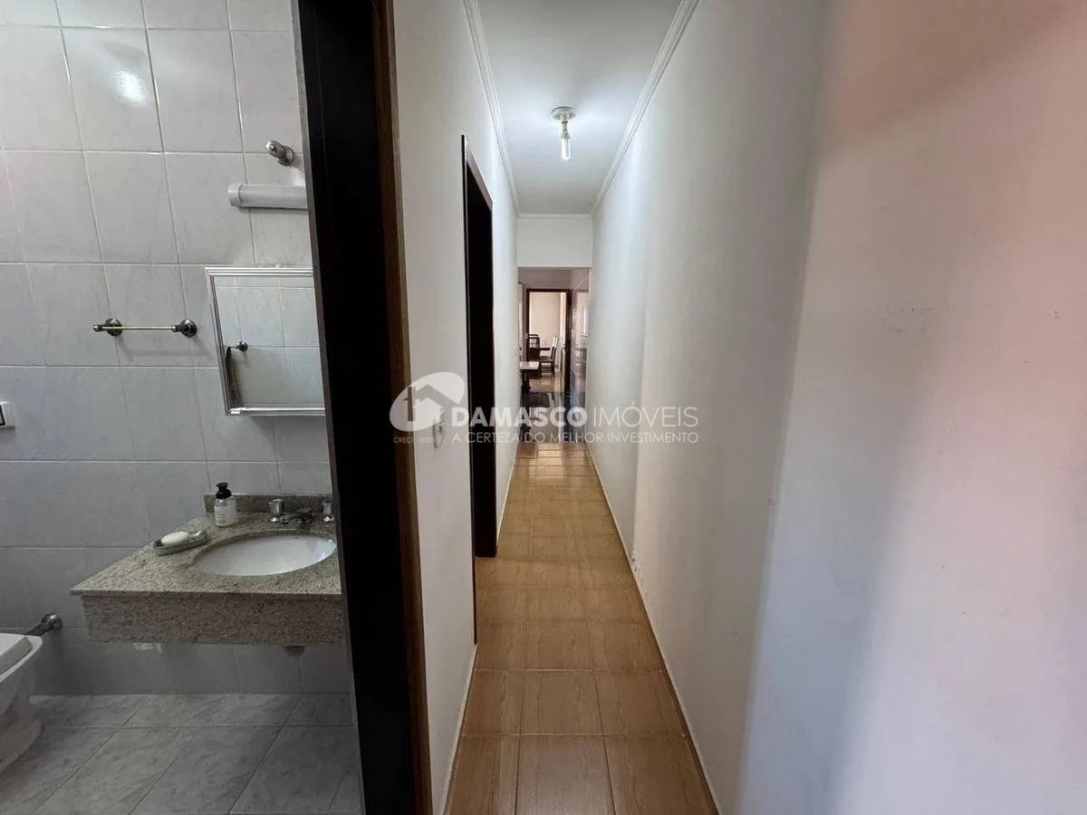 Casa Assobradada no bairro Olímpico