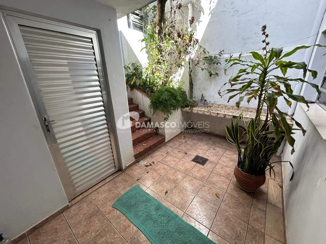Sobrado à  venda com 178m² de área útil, 2 quartos, 3 vagas, próximo do Complexo Poliesportivo Lauro Gomes, no Bairro Olímpico, em São Caetano do Sul, SP