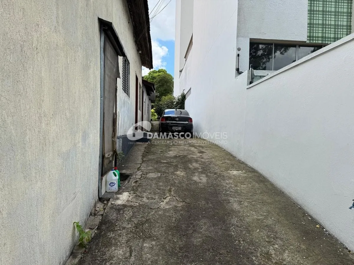 Casas em terreno Grande