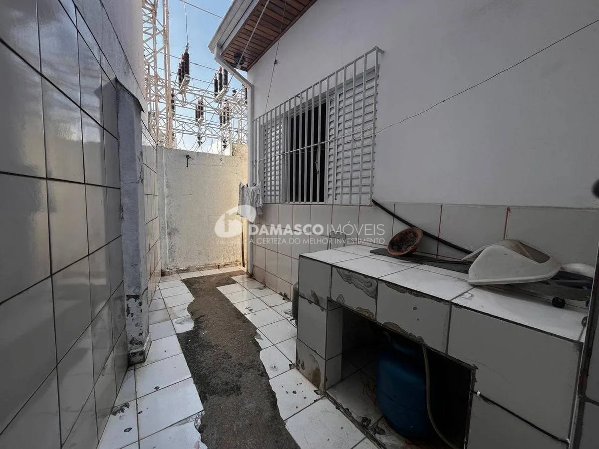 Casa térrea a venda com amplo quintal