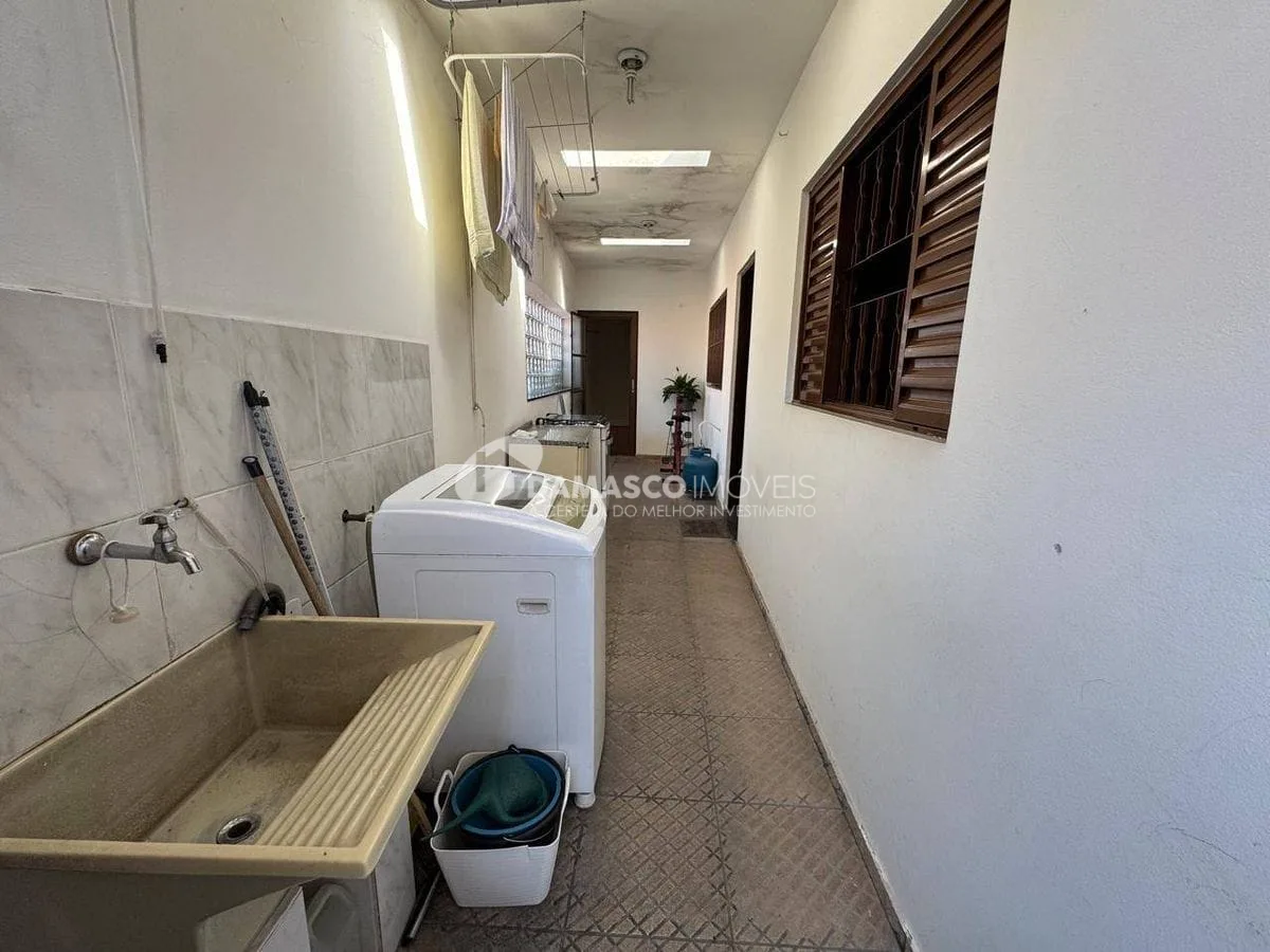 Casa Assobradada no bairro Olímpico