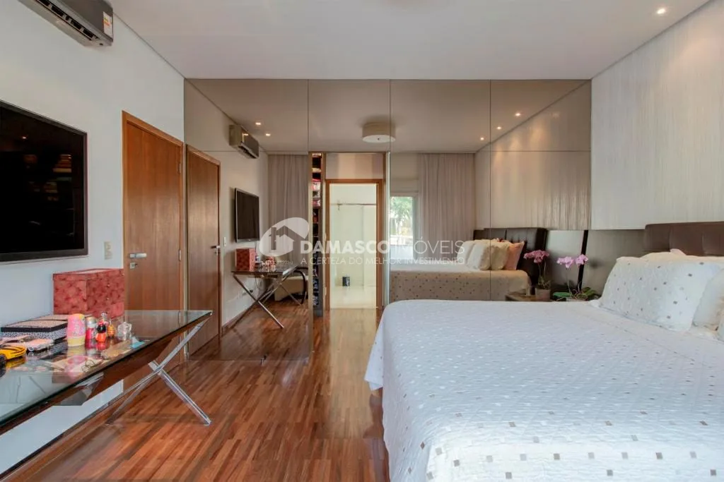 Sobrado à venda 4 Quartos, 4 Suites, 6 Vagas, 550M², Jardim São Caetano, São Caetano do Sul - SP