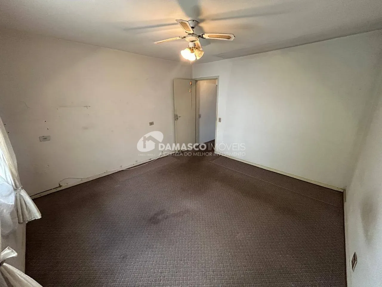 Sobrado à  venda com 178m² de área útil, 2 quartos, 3 vagas, próximo do Complexo Poliesportivo Lauro Gomes, no Bairro Olímpico, em São Caetano do Sul, SP