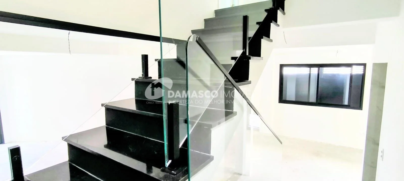 Sobrado, 3 suítes, 188m², Olímpico
