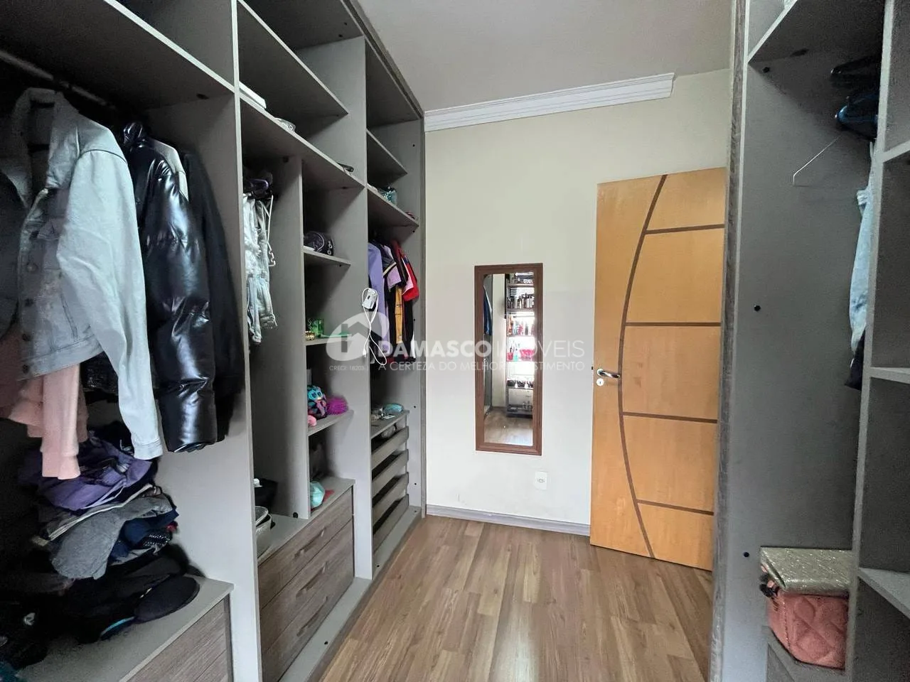 Incrível Sobrado à venda com 3 suítes e 5 vagas de garagem, Bairro Olímpico, São Caetano do Sul, SP