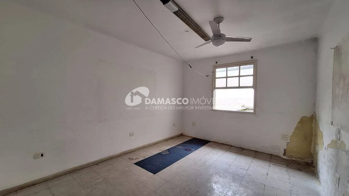IMÓVEL TÉRREO NO BAIRRO SANTA PAULA COM DUAS CASAS E SALÃO COML