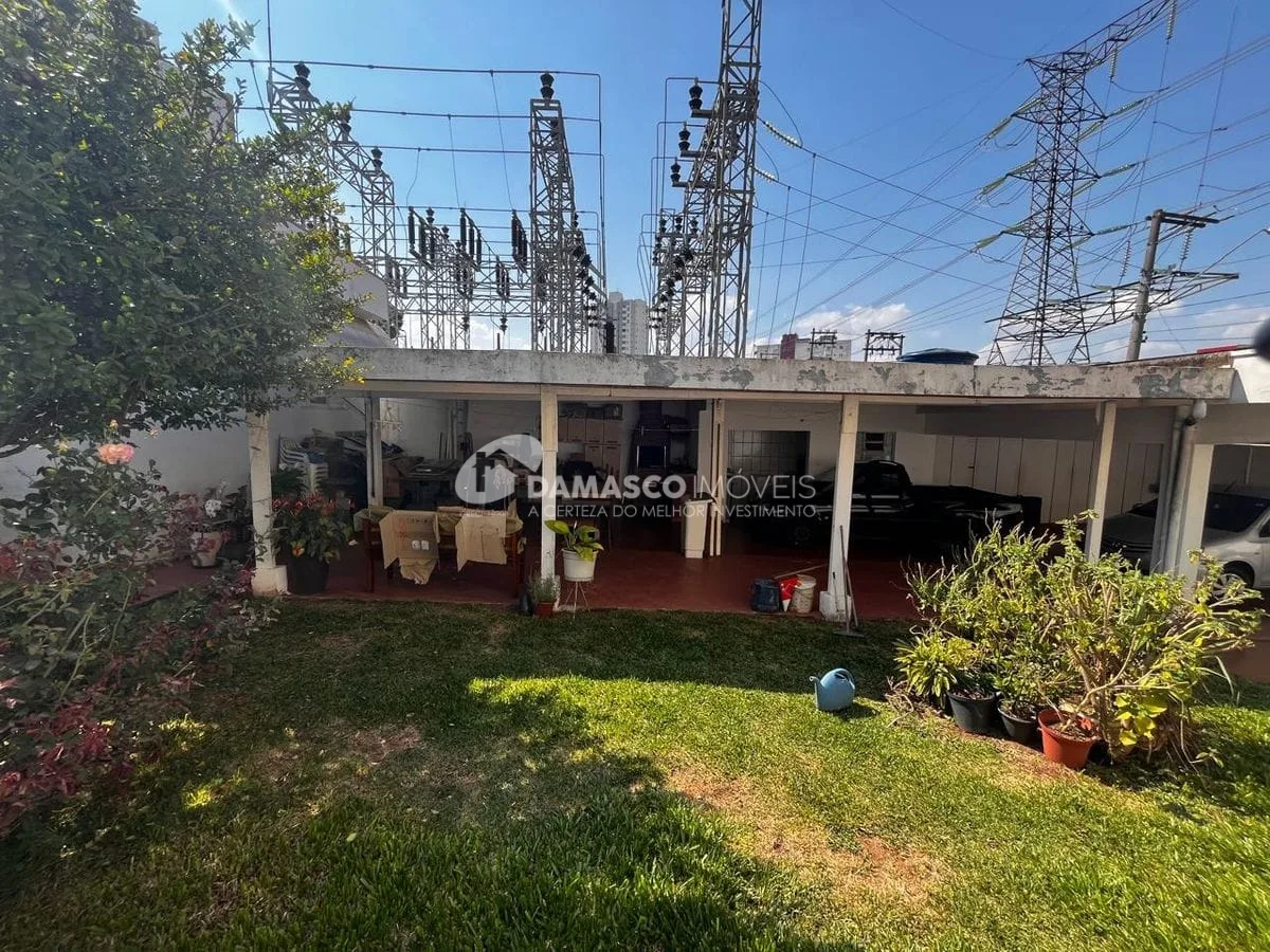 Casa térrea a venda com amplo quintal