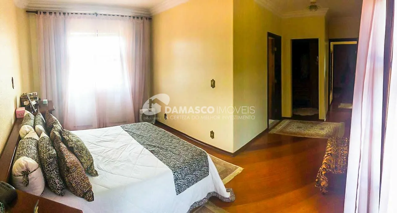 Sobrado à venda 5 Quartos, 2 Suites, 6 Vagas, Vila Sacadura Cabral, Santo André - SP