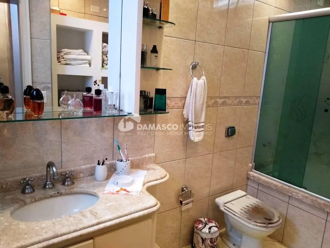 Sobrado à venda 3 Quartos, 1 Suite, 5 Vagas, 240M², Jardim, Santo André - SP