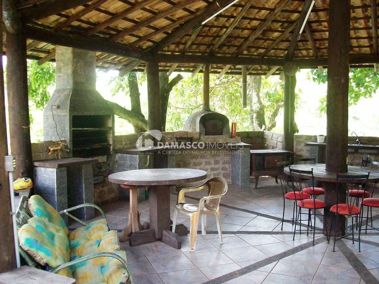 Chácara à venda 6 Quartos, 1 Suite, Bairro Pedras de Ouro, Itatiba - SP