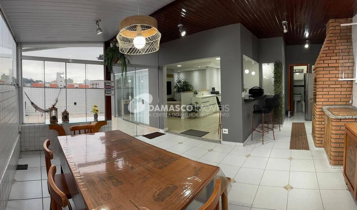 Penthouse, 2 dorm, 1 suíte e sala com sacada