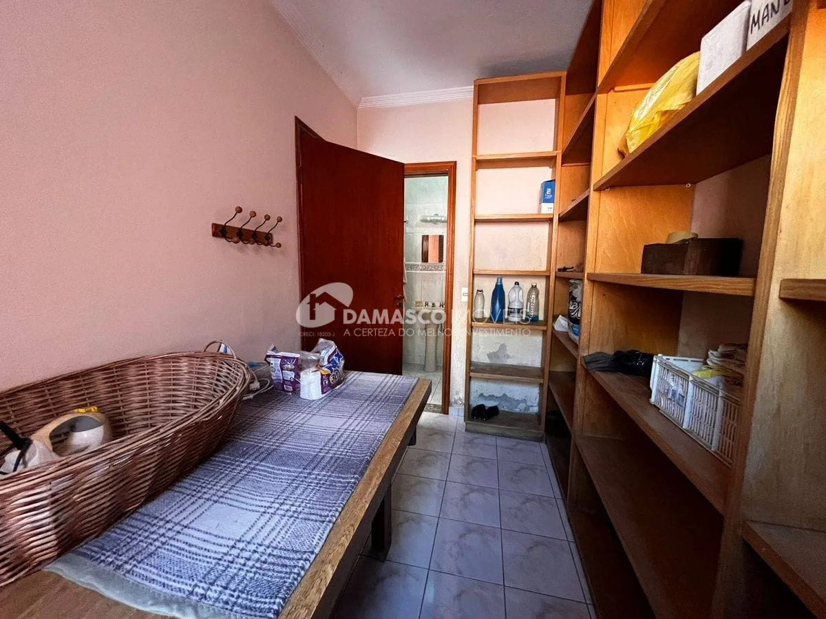 Casa térrea com 4 dorm, 2 suítes, 5 vagas no bairro Olímpico