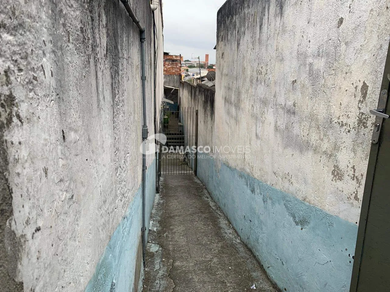 Galpão à Venda na Vila Califórnia, São Paulo | Terreno de 500 m² | Entradas Independentes