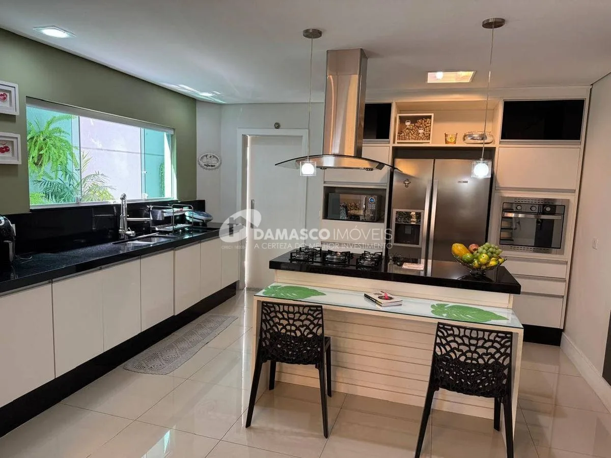 SOBRADO COM ESPAÇO GOURMET NO BAIRRO OLÍMPICO