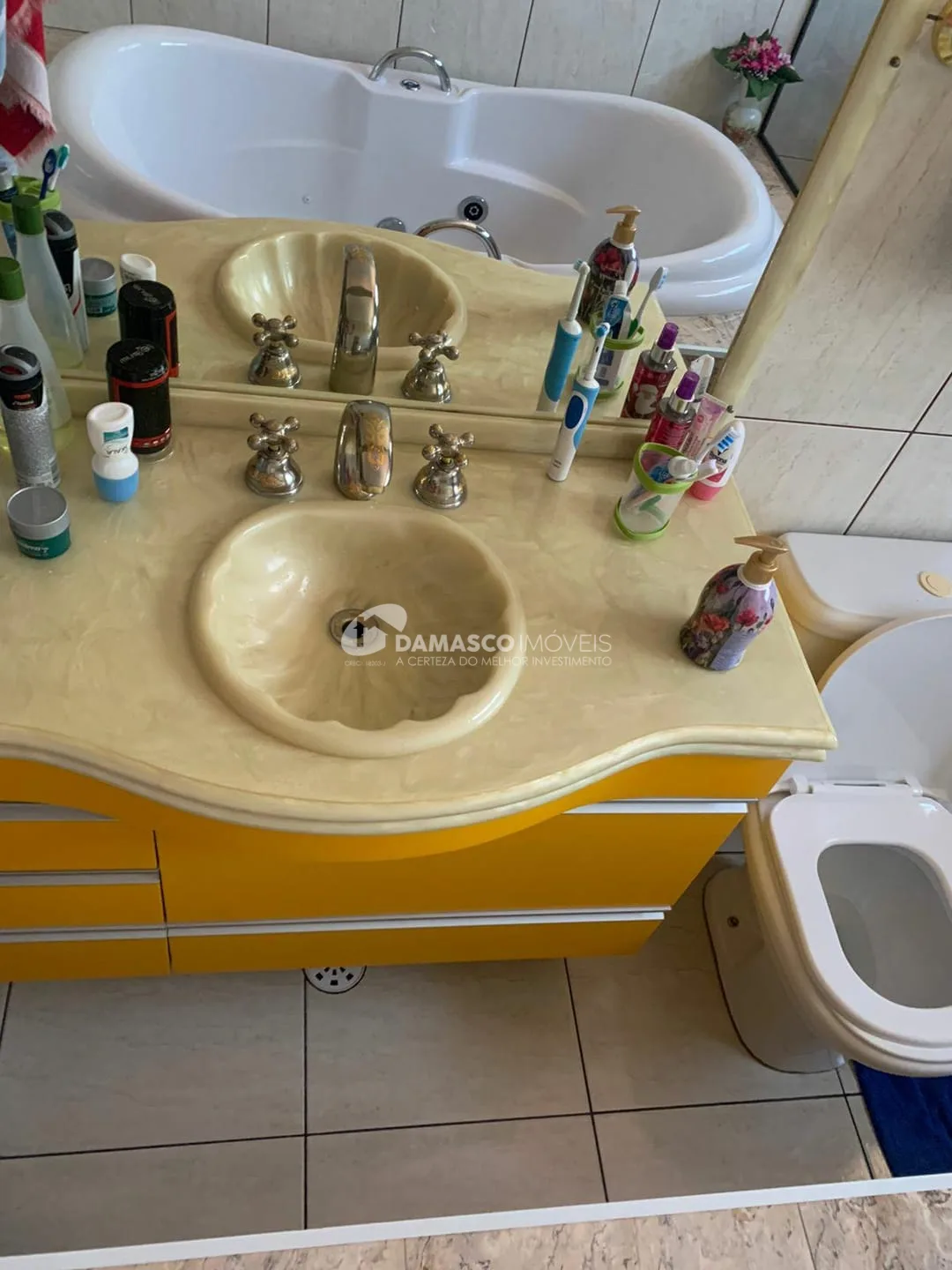 Sobrado à venda 3 Quartos, 1 Suite, 6 Vagas, 252M², Cerâmica, São Caetano do Sul - SP