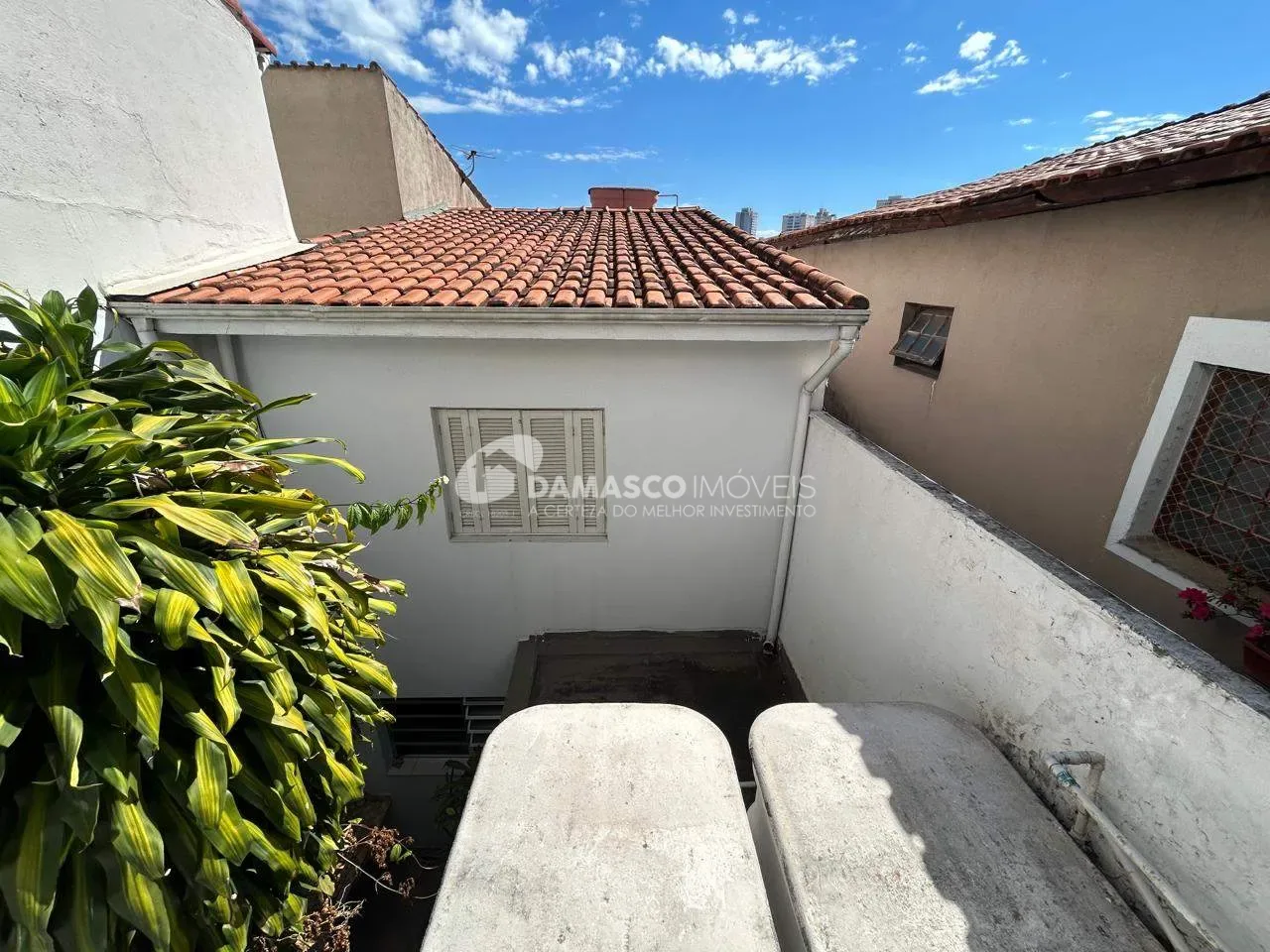 Sobrado à  venda com 178m² de área útil, 2 quartos, 3 vagas, próximo do Complexo Poliesportivo Lauro Gomes, no Bairro Olímpico, em São Caetano do Sul, SP