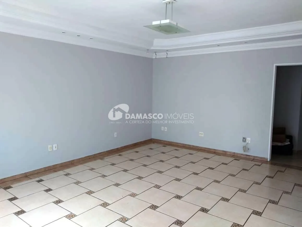 Sobrado à venda 3 Quartos, 3 Suites, 6 Vagas, 325M², Cerâmica, São Caetano do Sul - SP