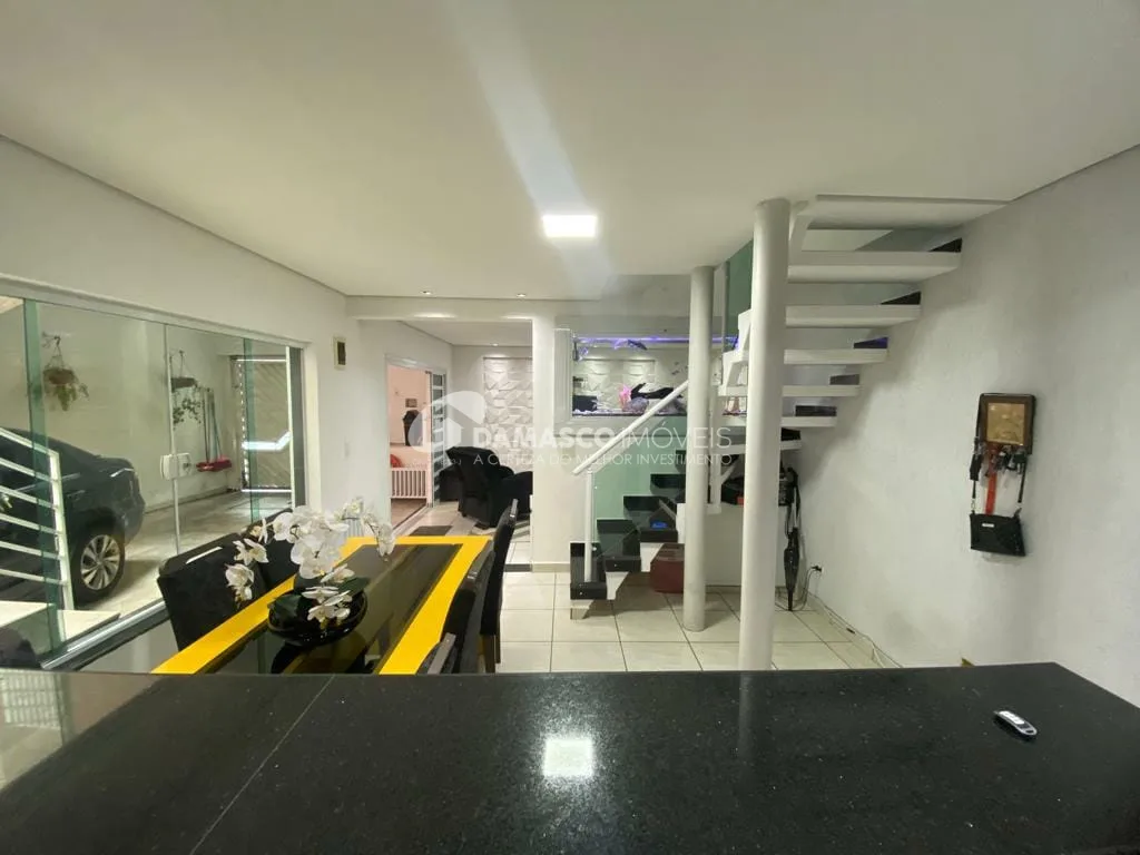 Sobrado à venda 2 Quartos, 1 Suite, 2 Vagas, 187M², Campestre, Santo André - SP
