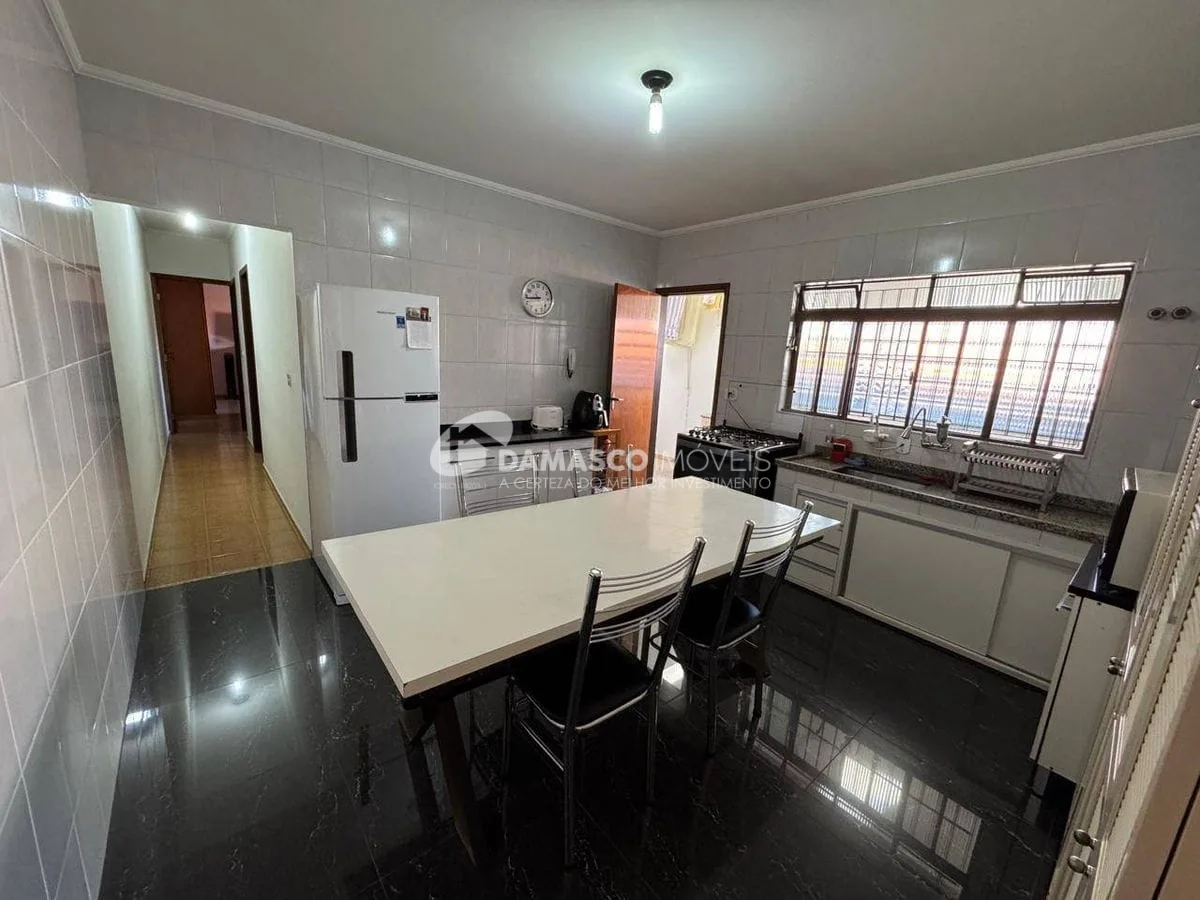 Casa Assobradada no bairro Olímpico