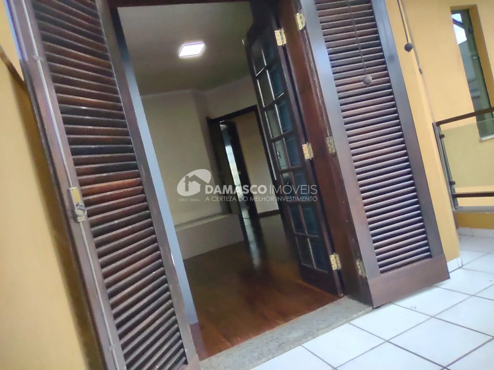 Sobrado à venda 3 Quartos, 1 Suite, 15 Vagas, 296M², Santa Maria, São Caetano do Sul - SP