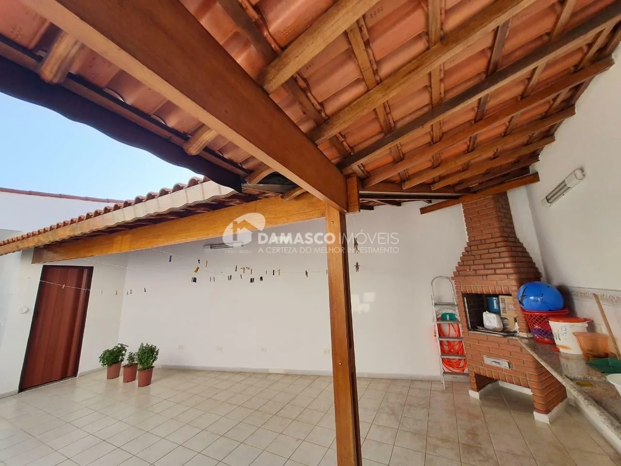 Casa à venda com 3 Quartos, 3 Suites, 3 Vagas, 751M², Utinga, Santo André - SP