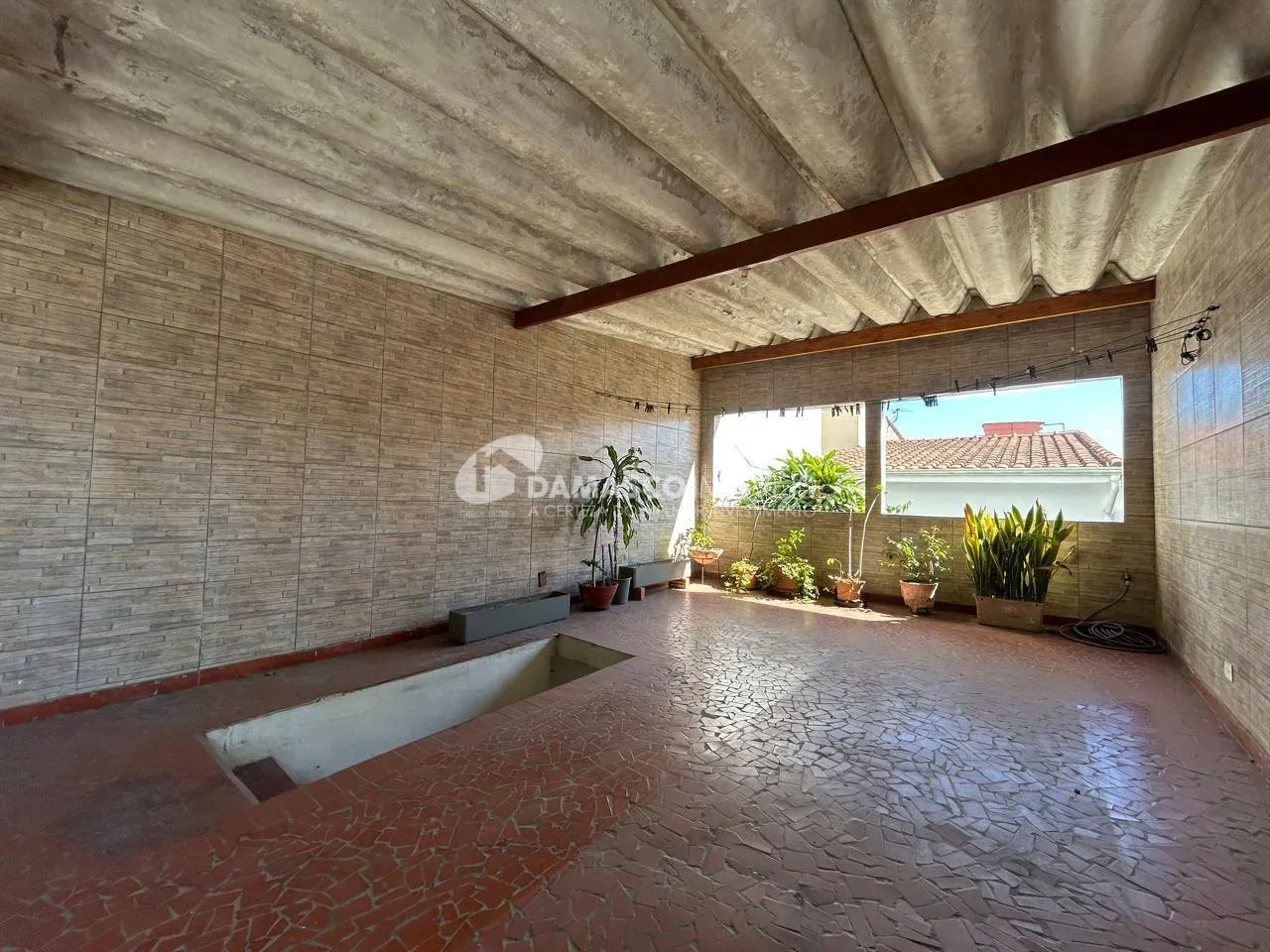Sobrado à  venda com 178m² de área útil, 2 quartos, 3 vagas, próximo do Complexo Poliesportivo Lauro Gomes, no Bairro Olímpico, em São Caetano do Sul, SP